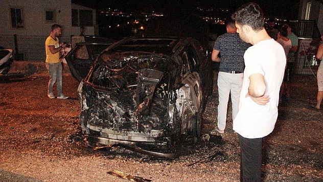 Bodrum'da lüks cipi havlu ile tutuşturup yaktılar