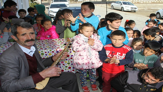 ÖĞRENCİLERE GELENEKSEL MÜZİK EĞİTİMİ...