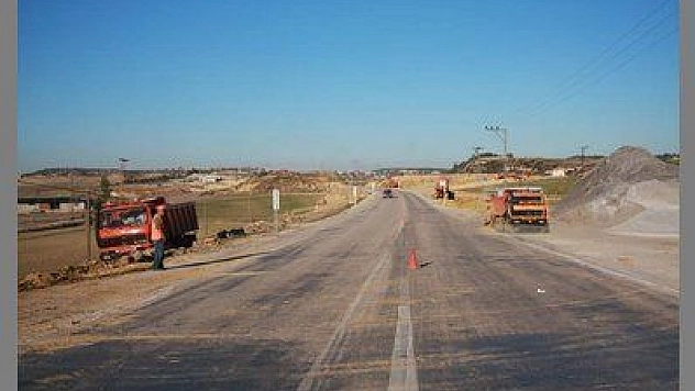 FETHİYE'NİN SEKİ BELDESİ GİRİŞİNDEKİ KARAYOLU DUBLE YOLU HALİNE GETİRİLİYOR