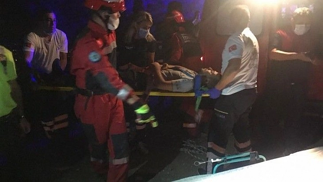 40 metrelik uçurumdan 3 saatte kurtarıldılar