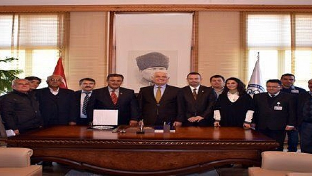 MUHTARLAR'DAN BAŞKAN GÜRÜN'E TEŞEKKÜR PLAKETİ...