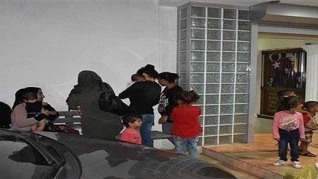 24 KAÇAK GÖÇMEN YAKALANDI