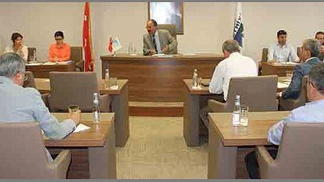 CADDE VE SOKAKLARIN ÜSTLERİNİN KAPATILMASI TARTIŞILDI