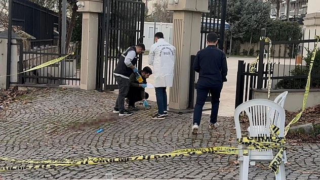 Ağabey, annesinin cenazesinde kardeşini silahla vurarak öldürdü