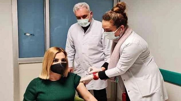 AK Parti Muğla Milletvekili Gökcan,Turkovac aşısı yaptırdı