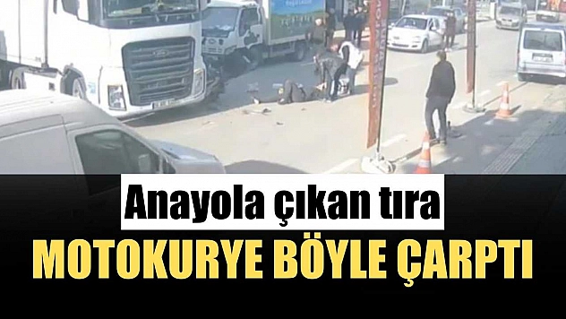 Anayola çıkan tıra, motokurye böyle çarptı