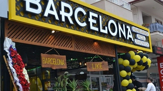 Anne yapımı pizza ve hamburger