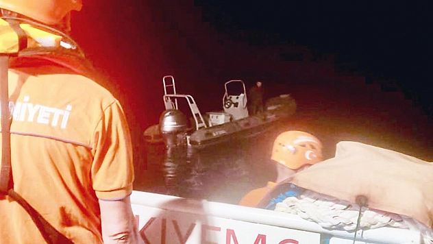 Arızalanan Botu Kıyem Ekipleri Kurtardı