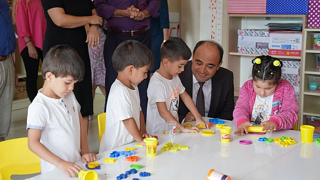 Başkan Akdenizli'den Öğrencilere Kırtasiye Desteği