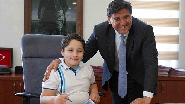 Başkan Karaca Makamını Minik Öğrenciye Devretti