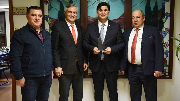 Başkan Karaca'ya Teşekkür Plaketi