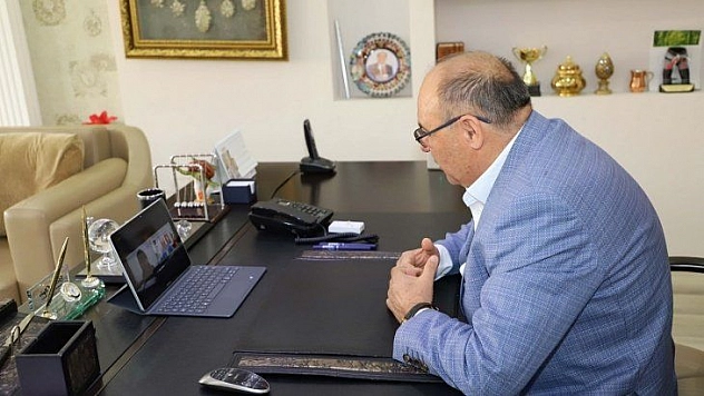 Başkan Otgöz, öğrenci ile telekonferansla bir araya geldi