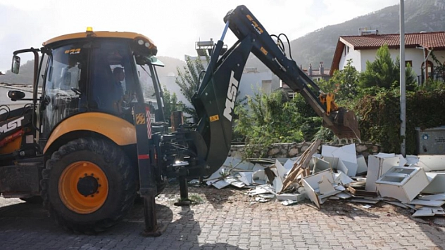 Belediye temizlik çalışmalarına devam ediyor