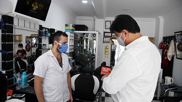 Berberlere atık jilet kutusu dağıtıldı