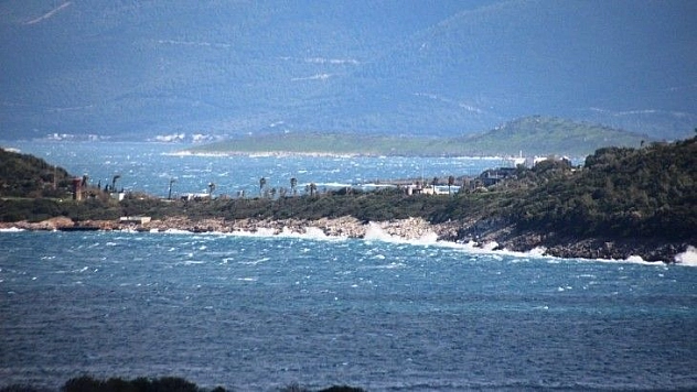 Bodrum'daki fırtına balıkçı teknelerini batırdı, dalgaların boyu 2 metreyi aştı