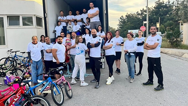 Hatay'a uçurtma ve bisiklet gönderildi