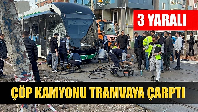 Çöp kamyonu tramvaya çarptı: 3 yaralı