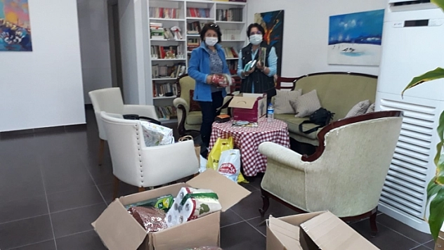 Çukurca'daki öğrencilere ördükleri bereleri gönderdiler