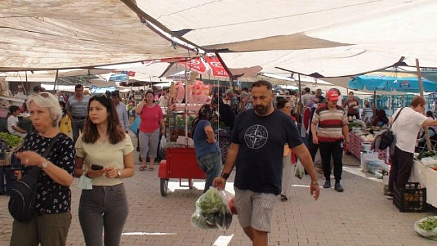 Cuma pazarında yoğunluk