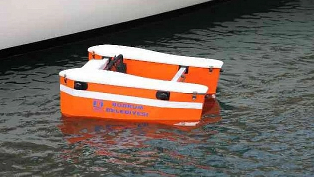 DENİZ YÜZEYİ TEMİZLEME ARACI HİZMETE BAŞLADI