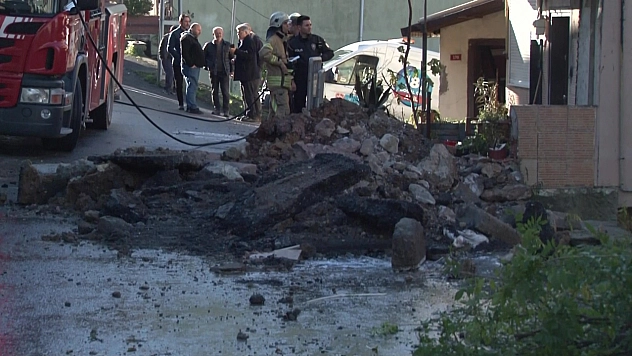 Doğalgaz borusundan yükselen alevler binaya sıçradı