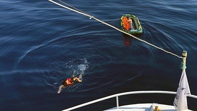 Düzensiz göçmenler yolcu feribotuna sığındı