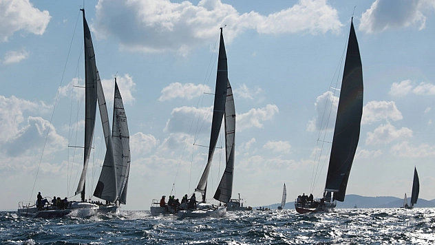 Ege'nin Mavi Sularında Görsel Şölen