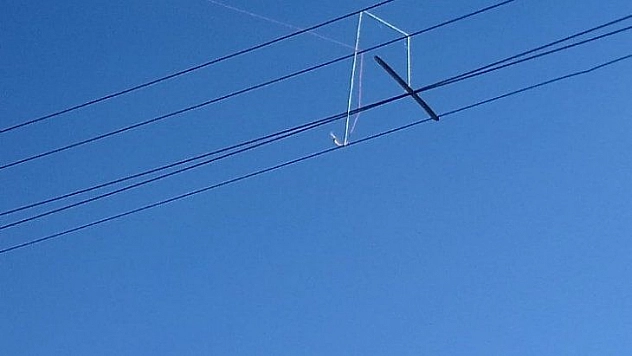 Elektrik hattına dolanan uçurtma yangın çıkardı