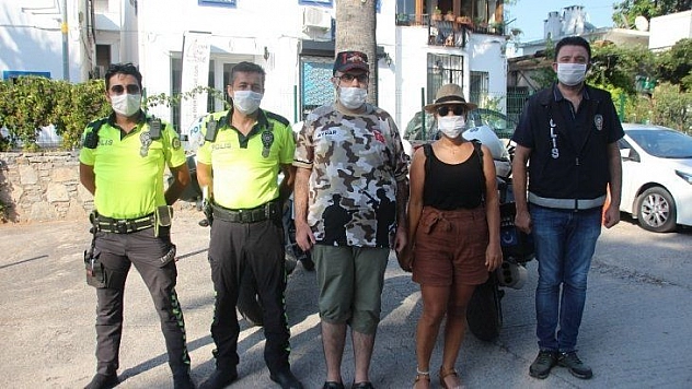 Engelli gence polisten doğum günü sürprizi