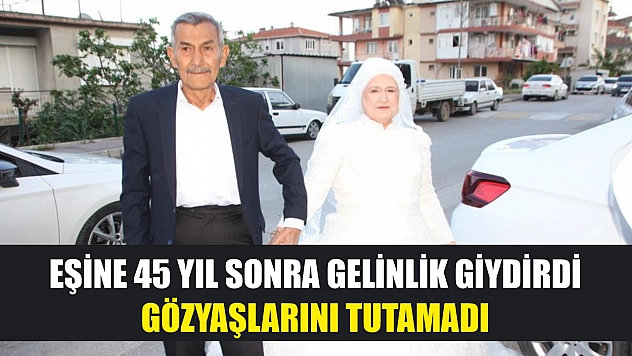Eşine 45 yıl sonra gelinlik giydirdi, gözyaşlarını tutamadı