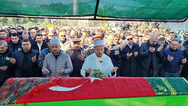 EŞİYLE ENKAZ ALTINDA HAYATINI KAYBEDEN HATİCE ÖĞRETMEN SON YOLCULUĞUNA UĞURLANDI