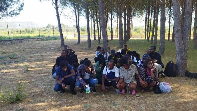 FETHİYE'DE 125 DÜZENSİZ GÖÇMEN YAKALANDI, 4 ŞÜPHELİ GÖZALTINA ALINDI