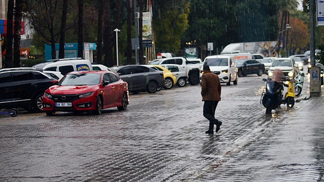 Fethiye'de kuvvetli sağanak ve fırtına gece saatlerine kadar sürecek