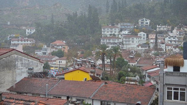 FETHİYE'DE SAĞANAK YAĞIŞ ETKİLİ OLUYOR