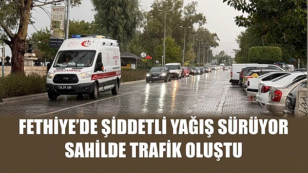 Fethiye'de Şiddetli Yağış Sürüyor, Sahilde Trafik Oluştu