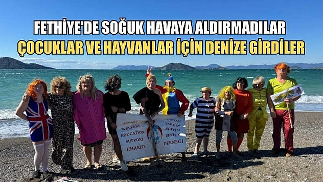 Fethiye'de soğuk havaya aldırmadılar, çocuklar ve hayvanlar için denize girdiler