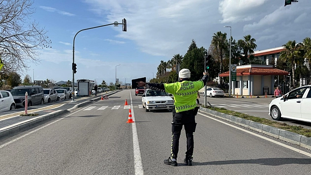 Fethiye Devlet Hastanesi önünde motosiklet ve otomobillere yönelik uygulama