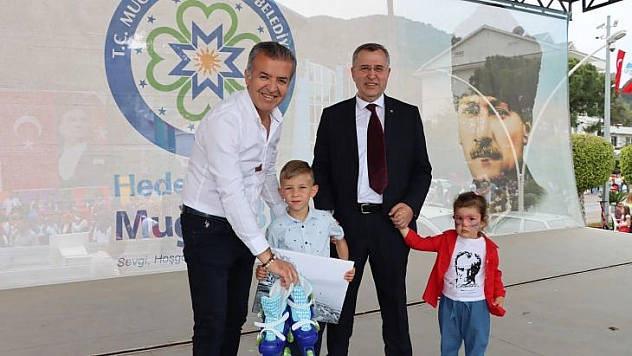 Fethiye'yi fotoğrafladılar, hediyeleri kaptılar