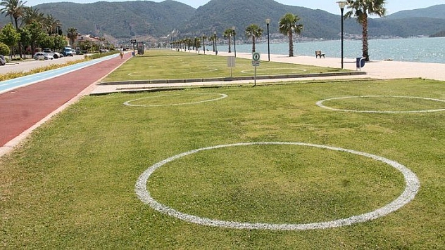 Fethiye'de de Sosyal Mesafe Çemberleri Hazır