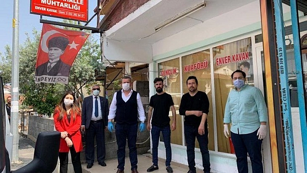 Gıda kolileri mahalle muhtarlarına teslim edildi 