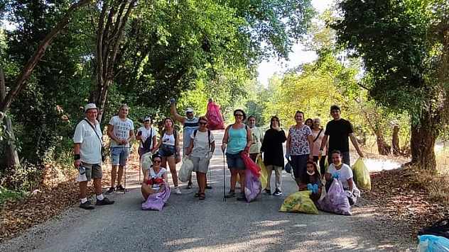 Gönüllü vatandaşların çevre temizliği örnek oluyor