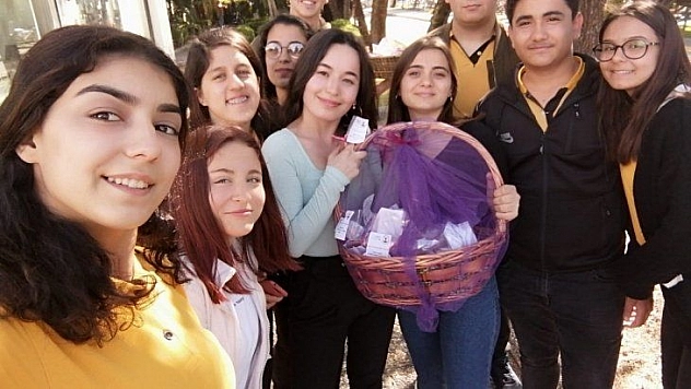 Gülşen Gökçe Öğrencilerinden Kadınlara Anlamlı Hediye