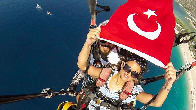 HAVADA DA ZAFER COŞKUSU YAŞANDI