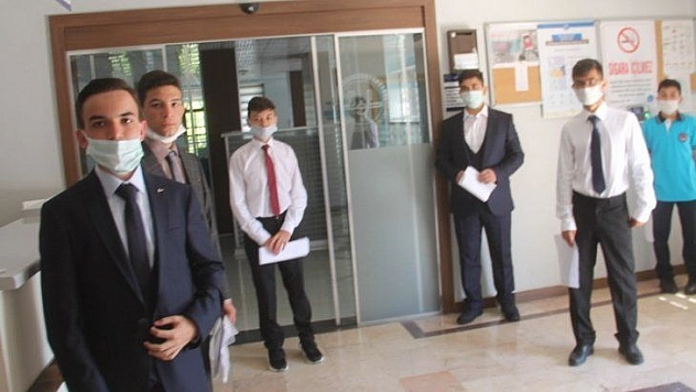 HAFIZLAR SINAVDA TER DÖKTÜ