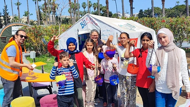 Depremzede öğrencilere bilim ve sanat etkinliği