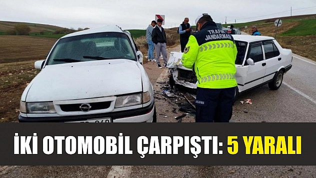 İki otomobil çarpıştı: 5 yaralı