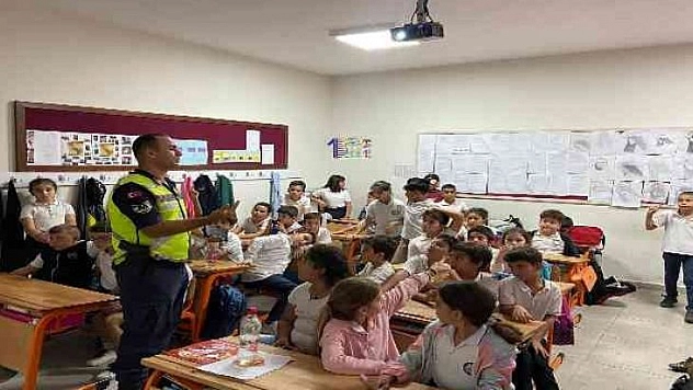 JANDARMADAN ÖĞRENCİLERE 'TRAFİK GÜVENLİĞİ' SEMİNERİ
