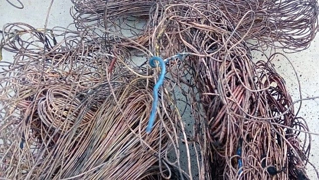 Kablo hırsızları polisten kaçamadı