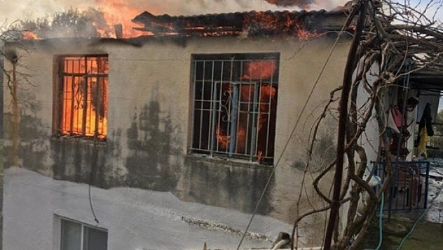 Kısa devre evi küle çevirdi