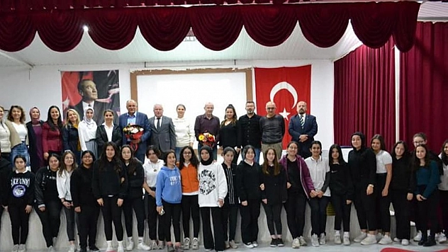 Kıvrak'tan öğrencilere konferans